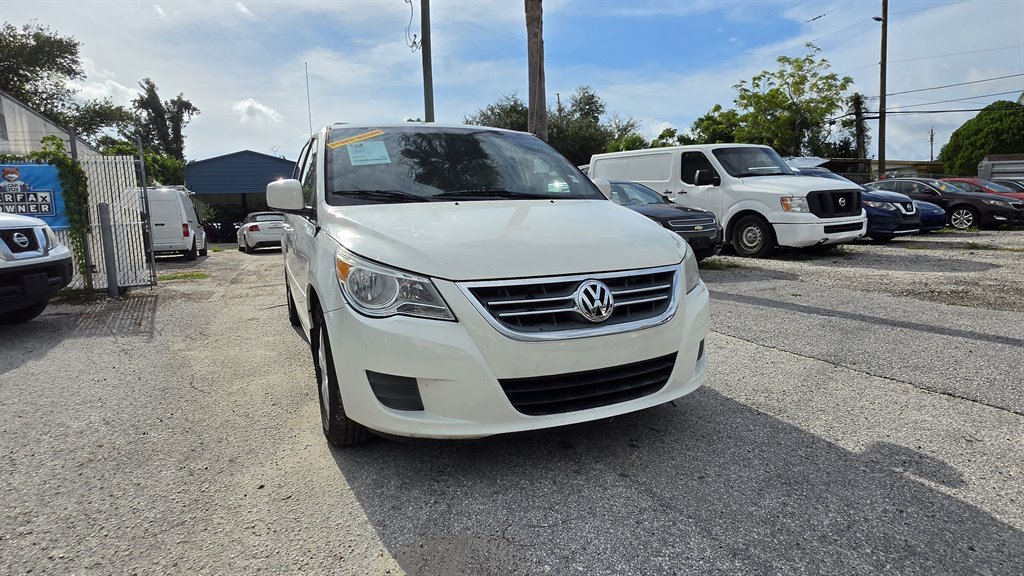 2011 Volkswagen Routan - $3,995