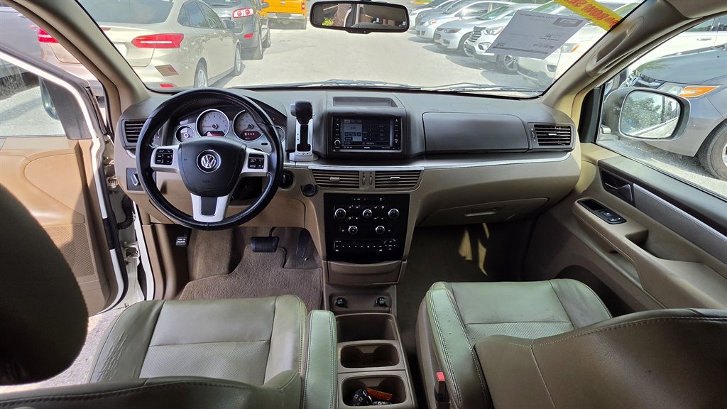 2011 Volkswagen Routan - $3,995