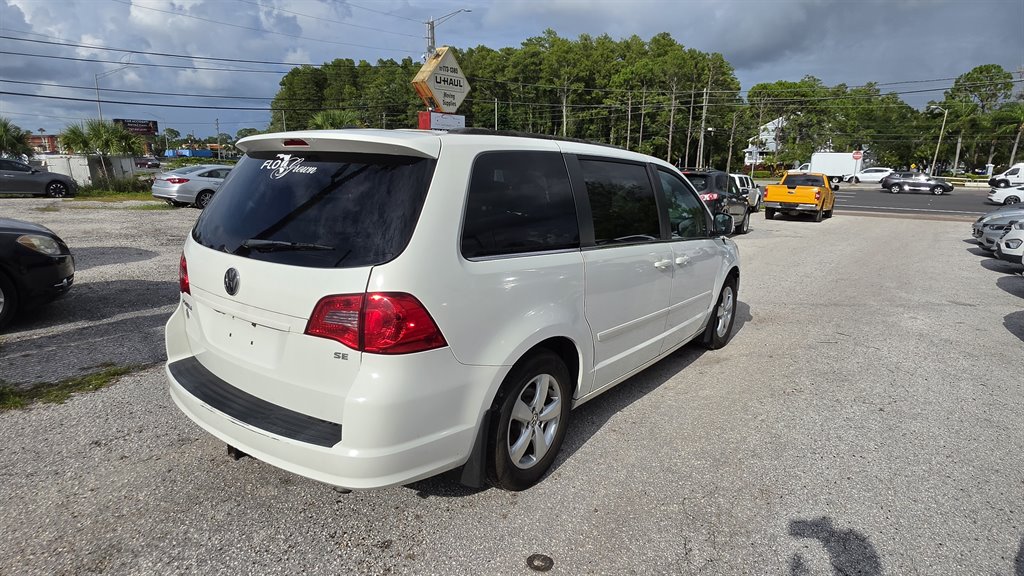 2011 Volkswagen Routan - $3,995