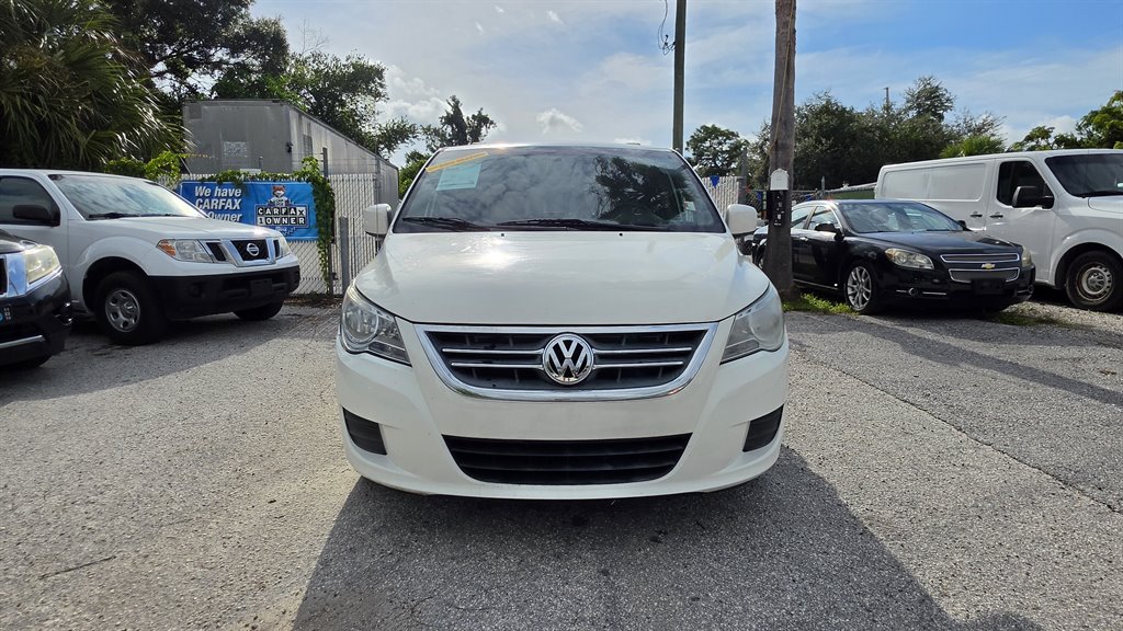 2011 Volkswagen Routan - $3,995