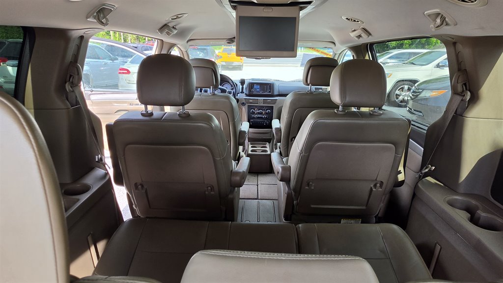 2011 Volkswagen Routan - $3,995