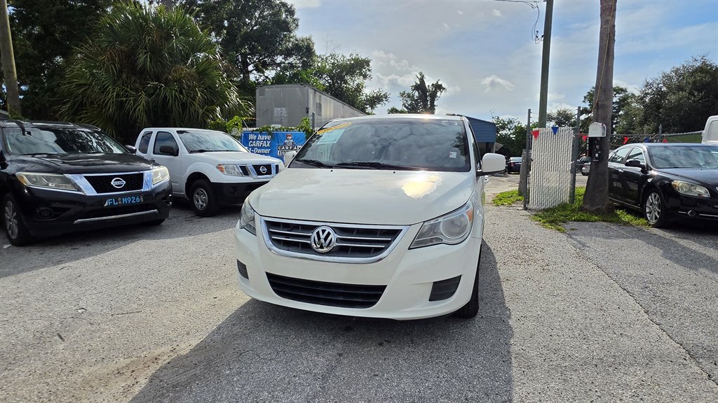 2011 Volkswagen Routan - $3,995