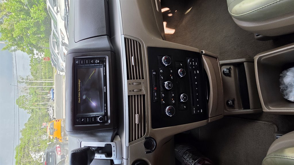 2011 Volkswagen Routan - $3,995