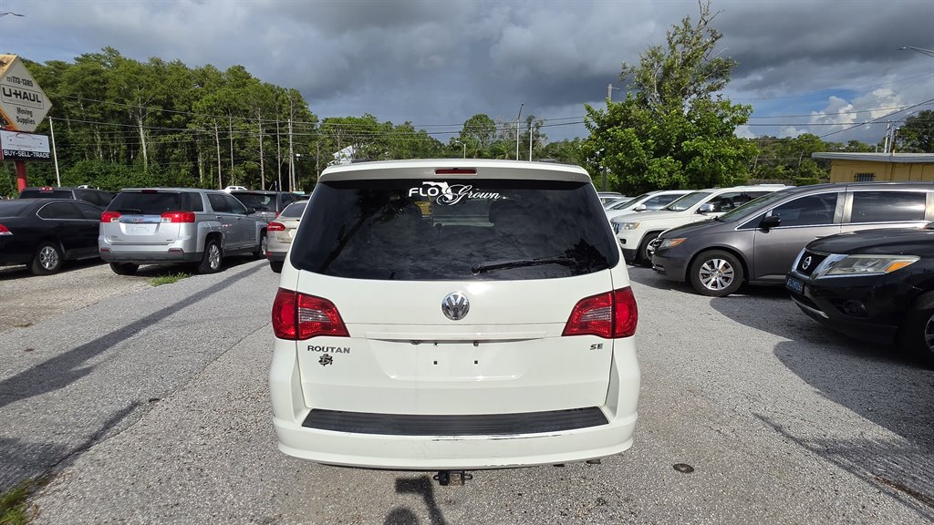 2011 Volkswagen Routan - $3,995