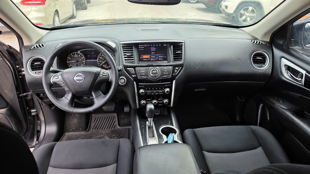 2018 Nissan Pathfinder - $9,650