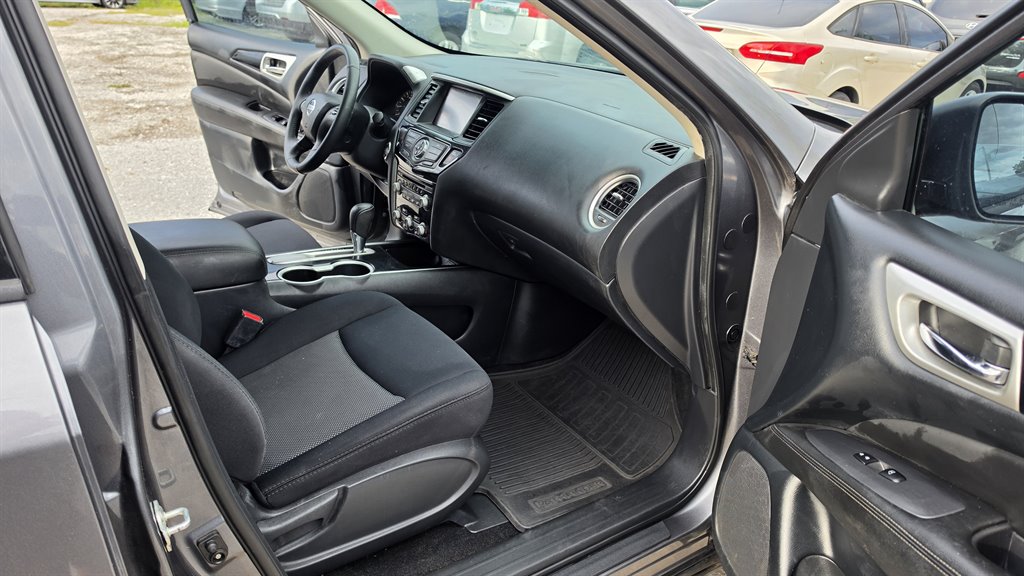 2018 Nissan Pathfinder - $9,650