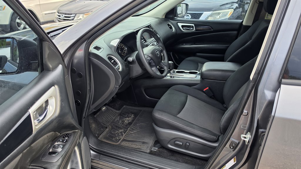 2018 Nissan Pathfinder - $9,650