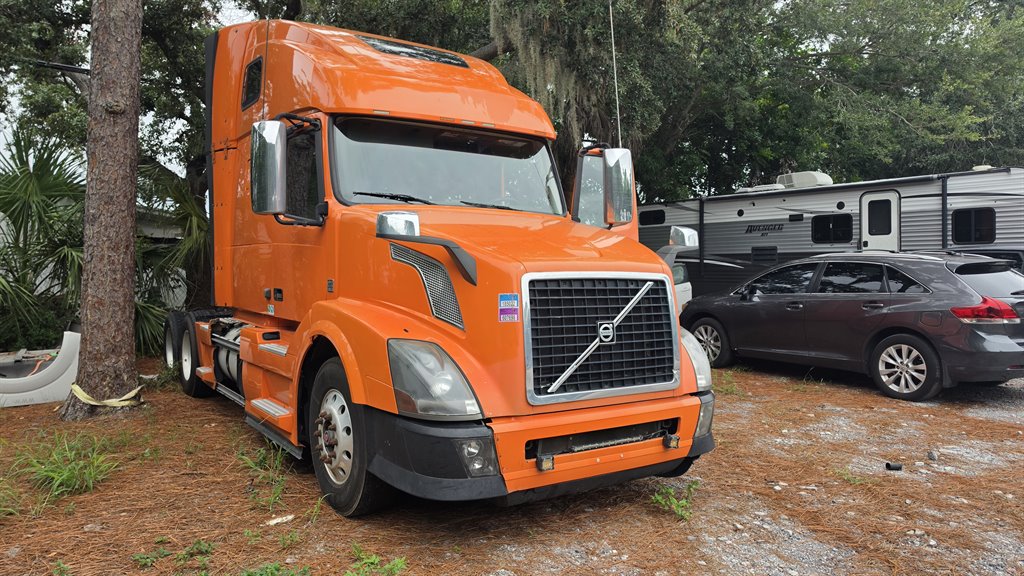 2016 Volvo Vnl - $19,950