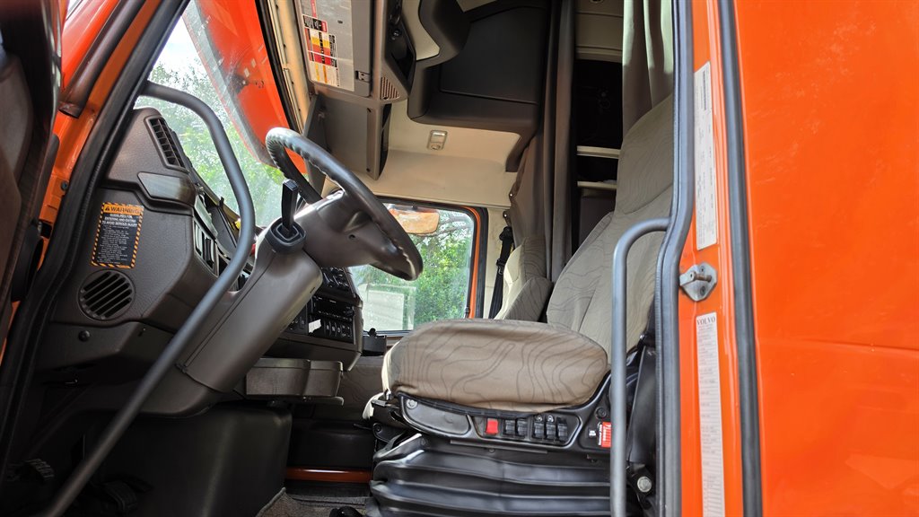 2016 Volvo Vnl - $19,950