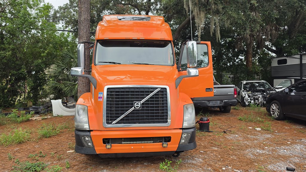 2016 Volvo Vnl - $19,950