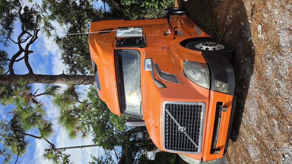 2016 Volvo Vnl - $19,950