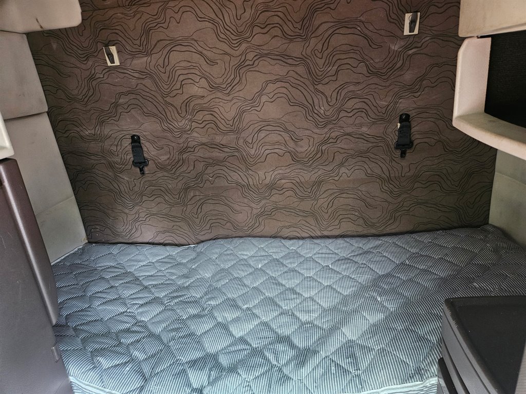 2016 Volvo Vnl - $19,950