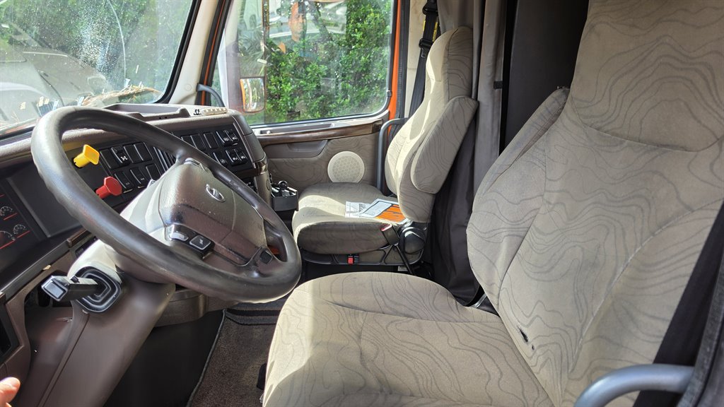 2016 Volvo Vnl - $19,950