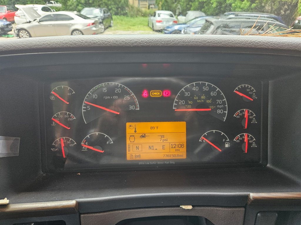 2016 Volvo Vnl - $19,950