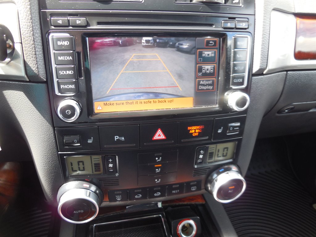 2010 Volkswagen Touareg - $11,995