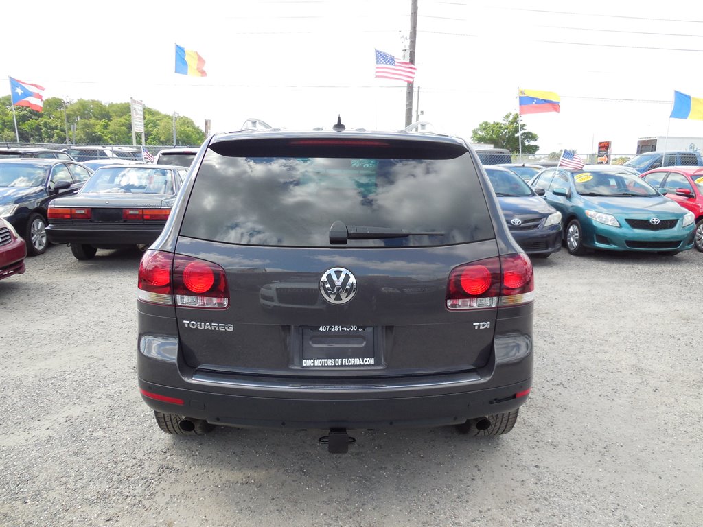 2010 Volkswagen Touareg - $11,995