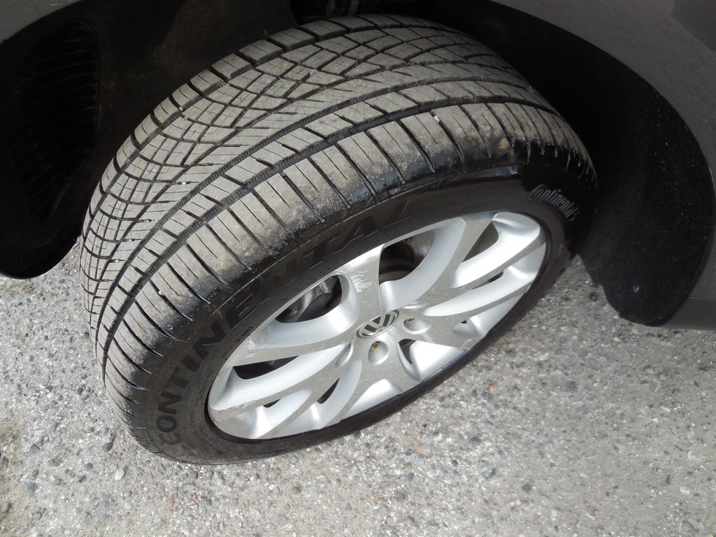 2010 Volkswagen Touareg - $11,995