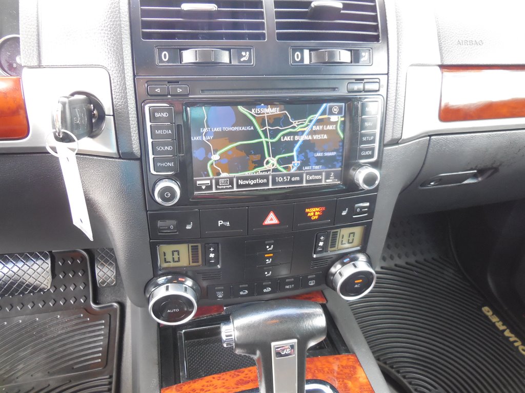 2010 Volkswagen Touareg - $11,995