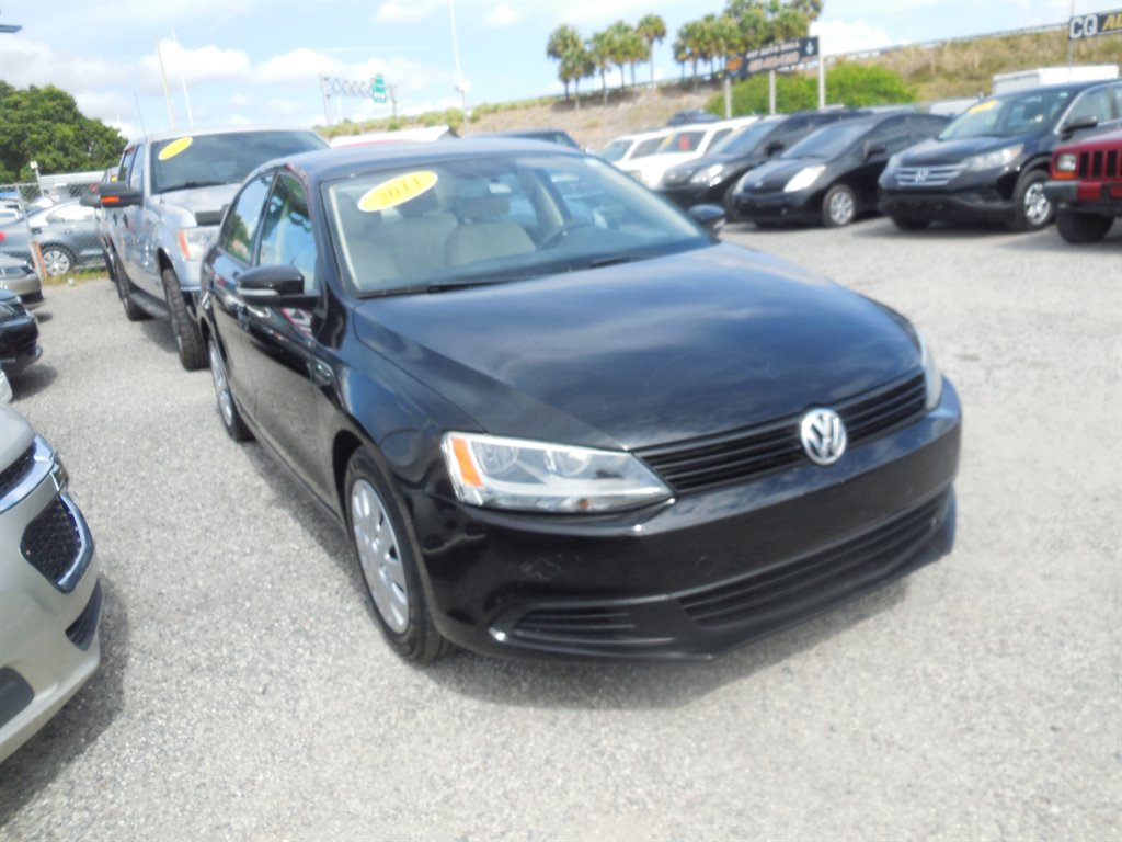 The 2011 Volkswagen Jetta SE photos