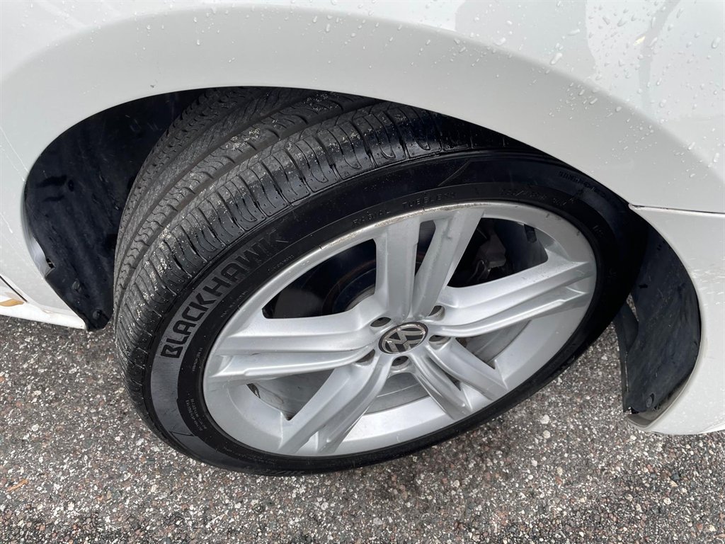 2012 Volkswagen Passat V6 SE photo
