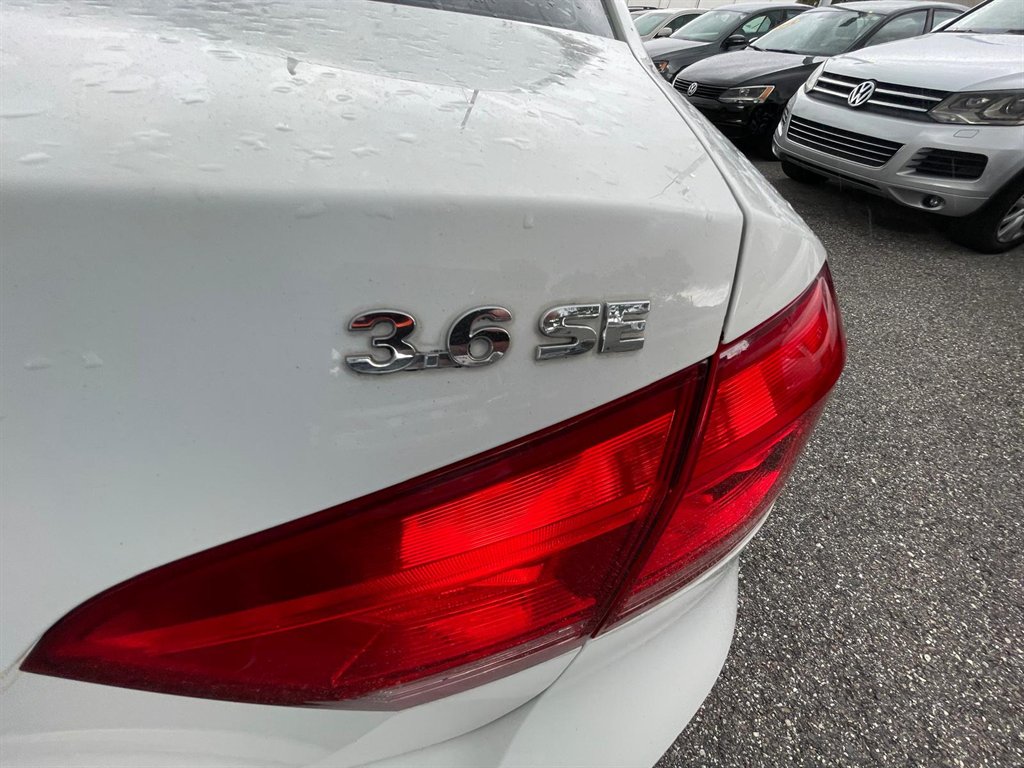 2012 Volkswagen Passat V6 SE photo