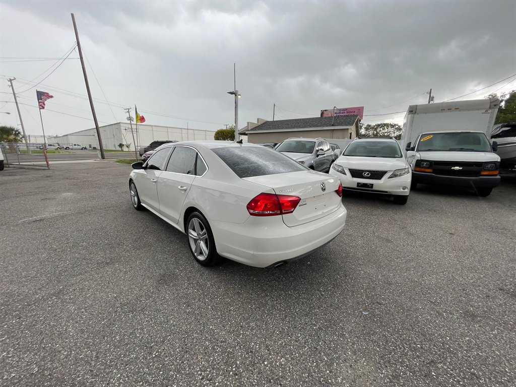 2012 Volkswagen Passat V6 SE photo