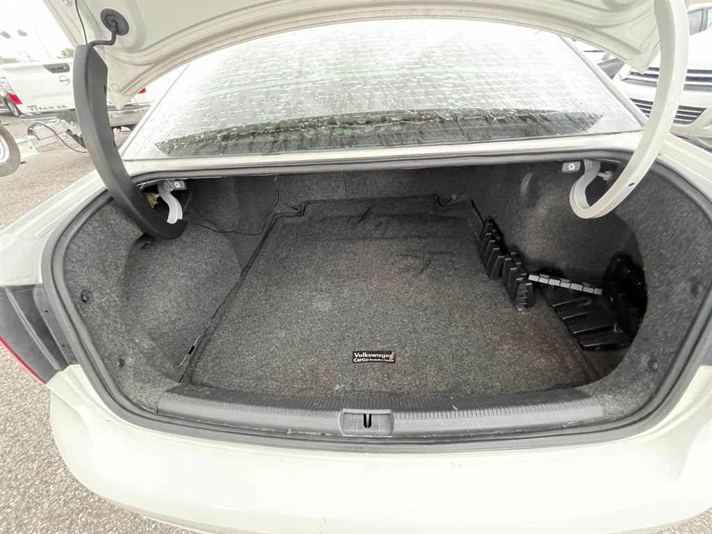 2012 Volkswagen Passat V6 SE photo