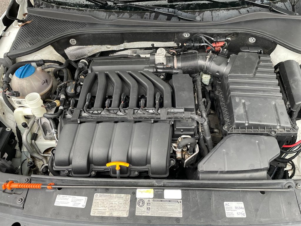 2012 Volkswagen Passat V6 SE photo