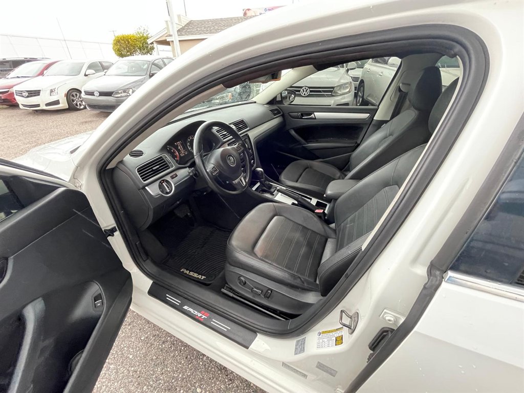 2012 Volkswagen Passat V6 SE photo