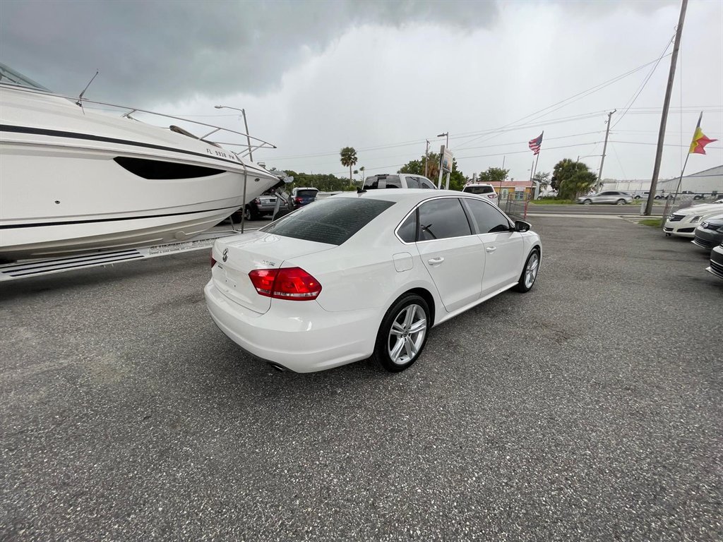 2012 Volkswagen Passat V6 SE photo