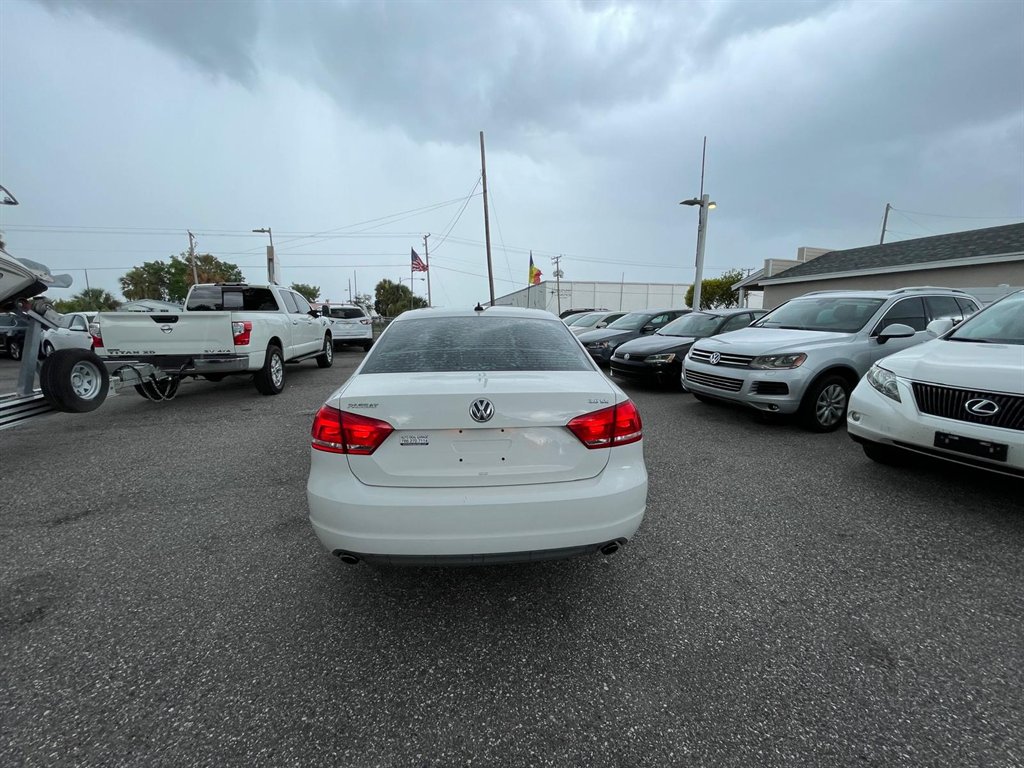 2012 Volkswagen Passat V6 SE photo