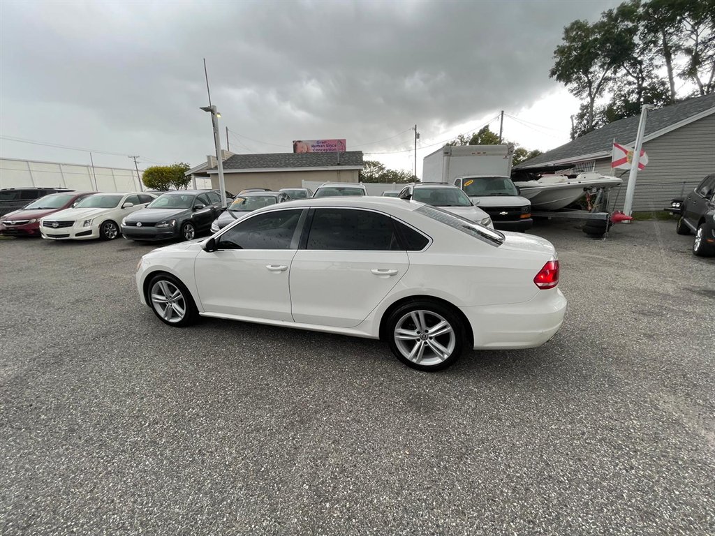 2012 Volkswagen Passat V6 SE photo