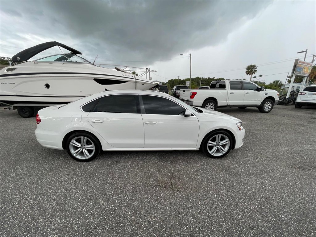 2012 Volkswagen Passat V6 SE photo