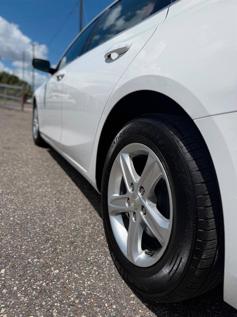 2020 Chevrolet Malibu - $9,995