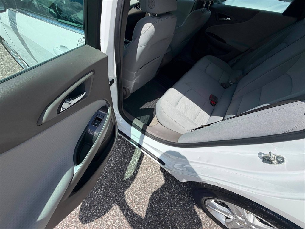 2020 Chevrolet Malibu - $9,995
