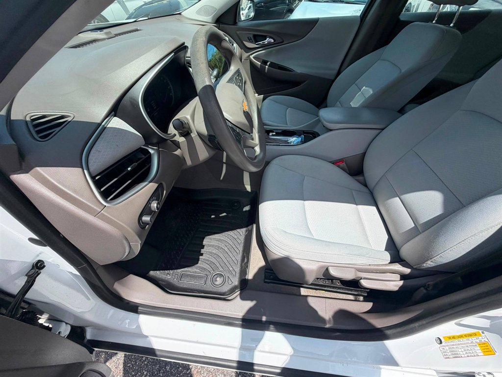 2020 Chevrolet Malibu - $9,995