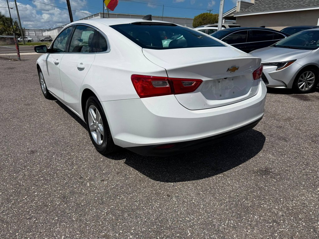 2020 Chevrolet Malibu - $9,995