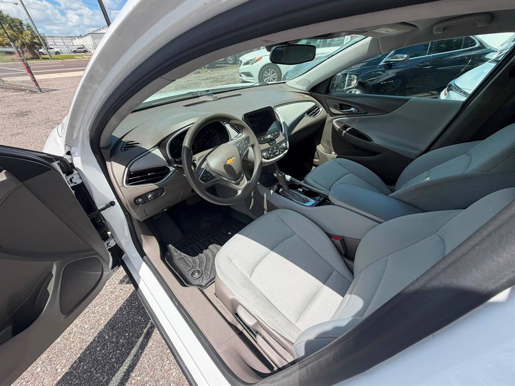 2020 Chevrolet Malibu - $9,995