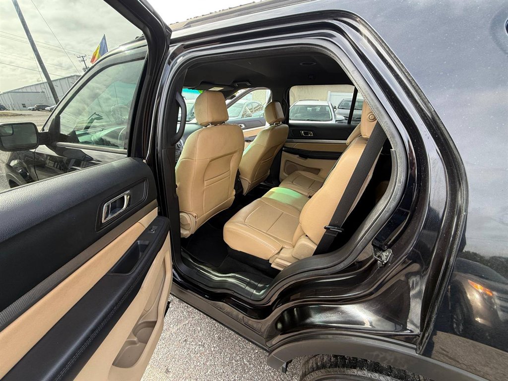 2017 Ford Explorer - $6,995