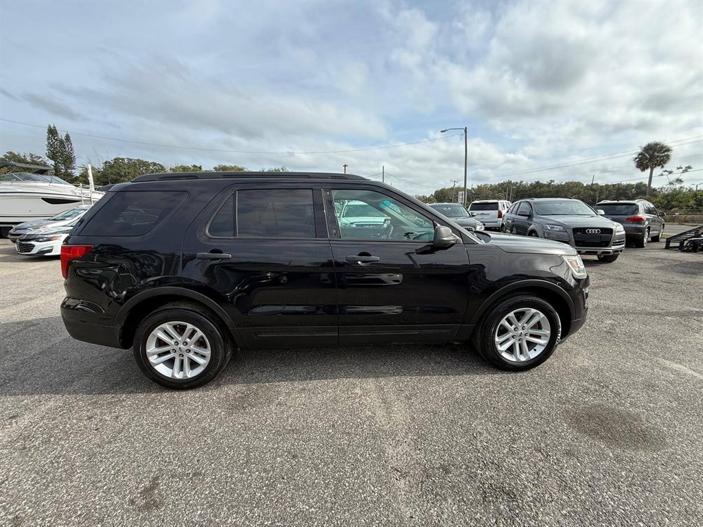 2017 Ford Explorer - $6,995