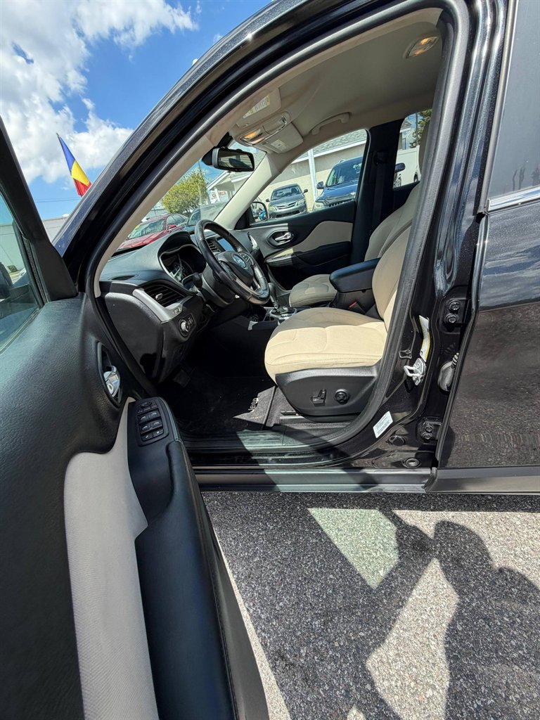 2016 Jeep Cherokee - $8,995