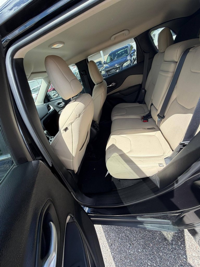 2016 Jeep Cherokee - $8,995