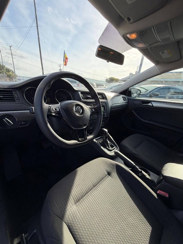2015 Volkswagen Jetta - $7,995