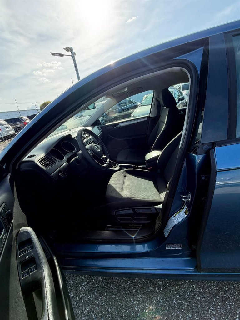 2015 Volkswagen Jetta - $7,995