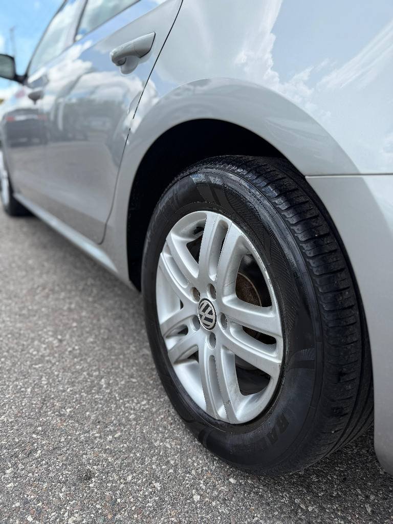 2014 Volkswagen Passat - $7,995