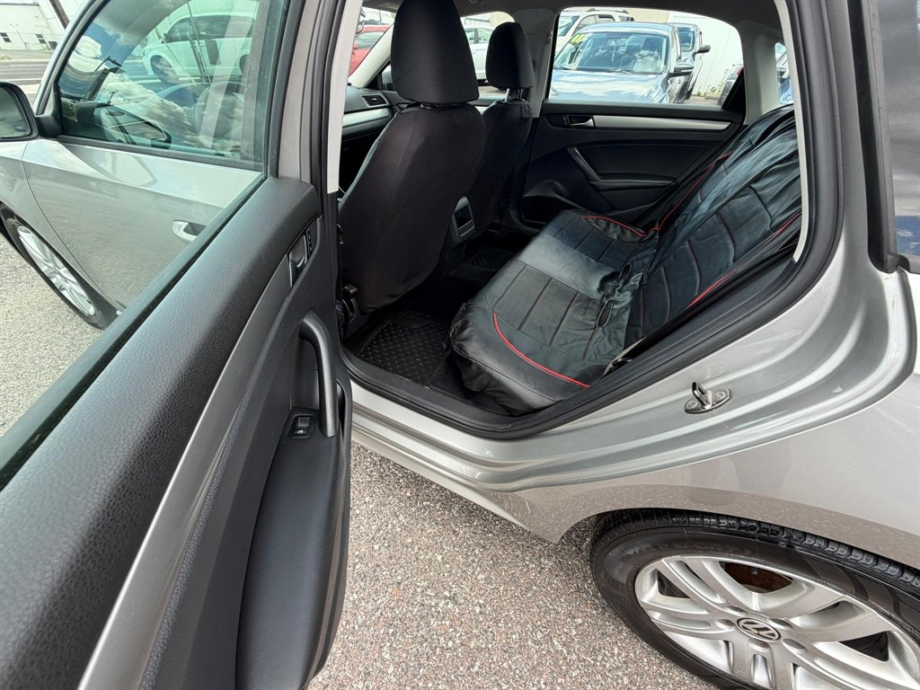 2014 Volkswagen Passat - $7,995