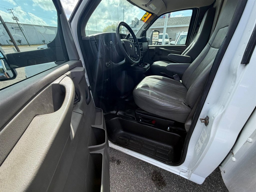 2015 Chevrolet Express - $6,900