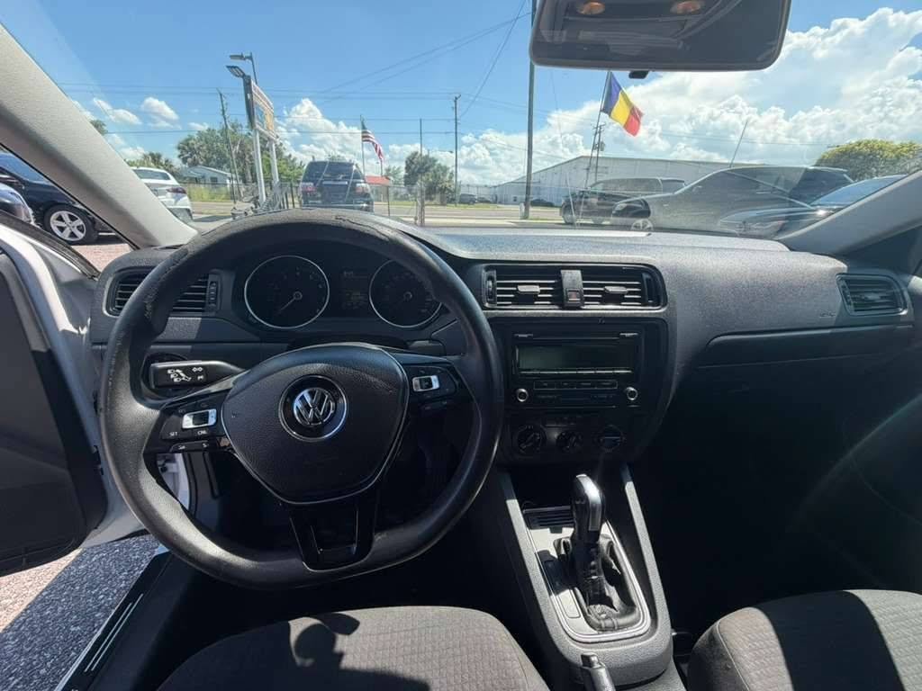 2015 Volkswagen Jetta - $4,995
