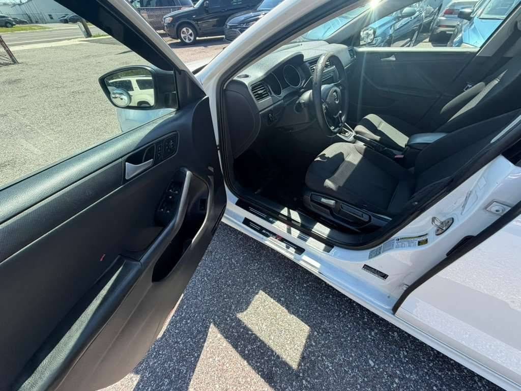 2015 Volkswagen Jetta - $4,995
