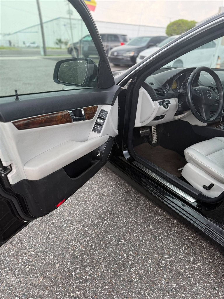 2009 Mercedes-Benz C-Class - $5,995